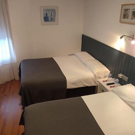 Hostal Cruce Villafranca Del Bierzo Exteriör bild